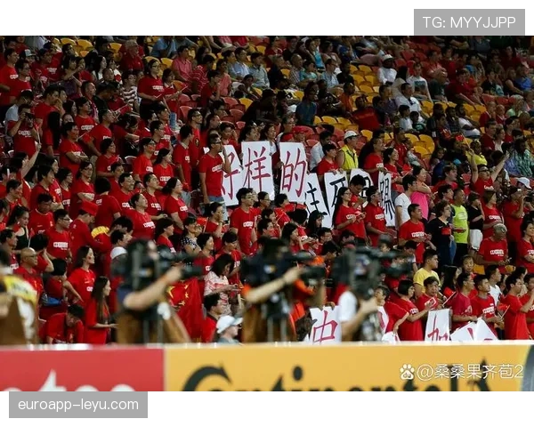 中国足球新力量崛起：年轻球员闪耀赛场，世界杯梦想再启航