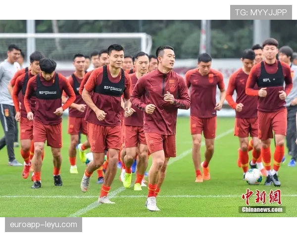 中国队更衣室氛围热烈，团结一心备战世预赛表现亮眼