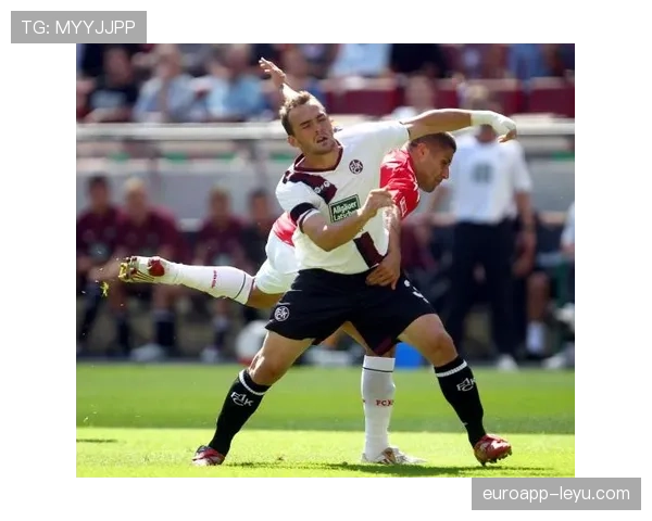 鲁莽犯规为何直接红牌？裁判判罚尺度全解析