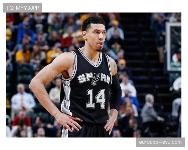 丹尼·格林无球跑动拉开空间，3D价值在季后赛凸显